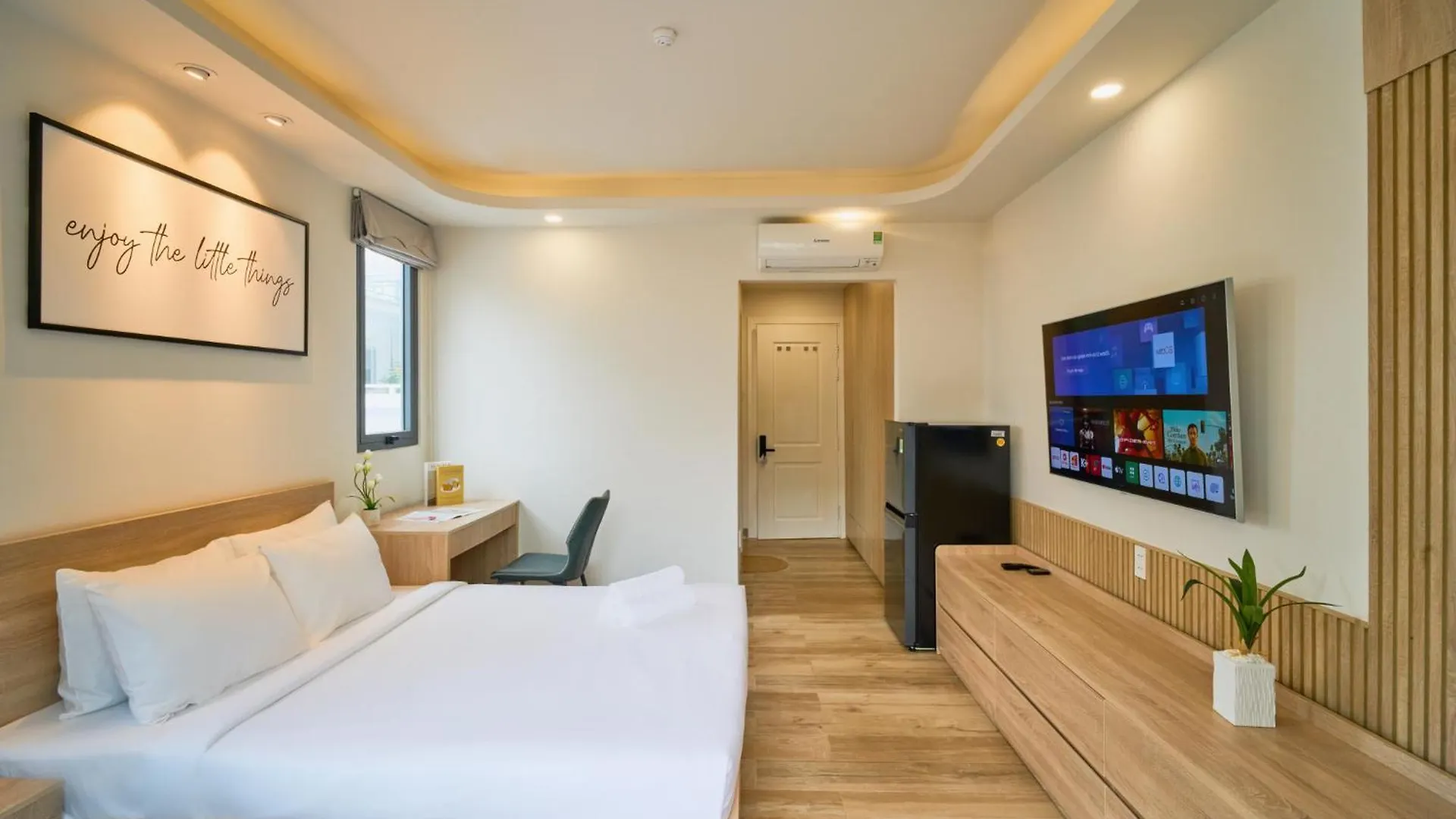 S Lux Apartment Central Near Beach Nha Trang