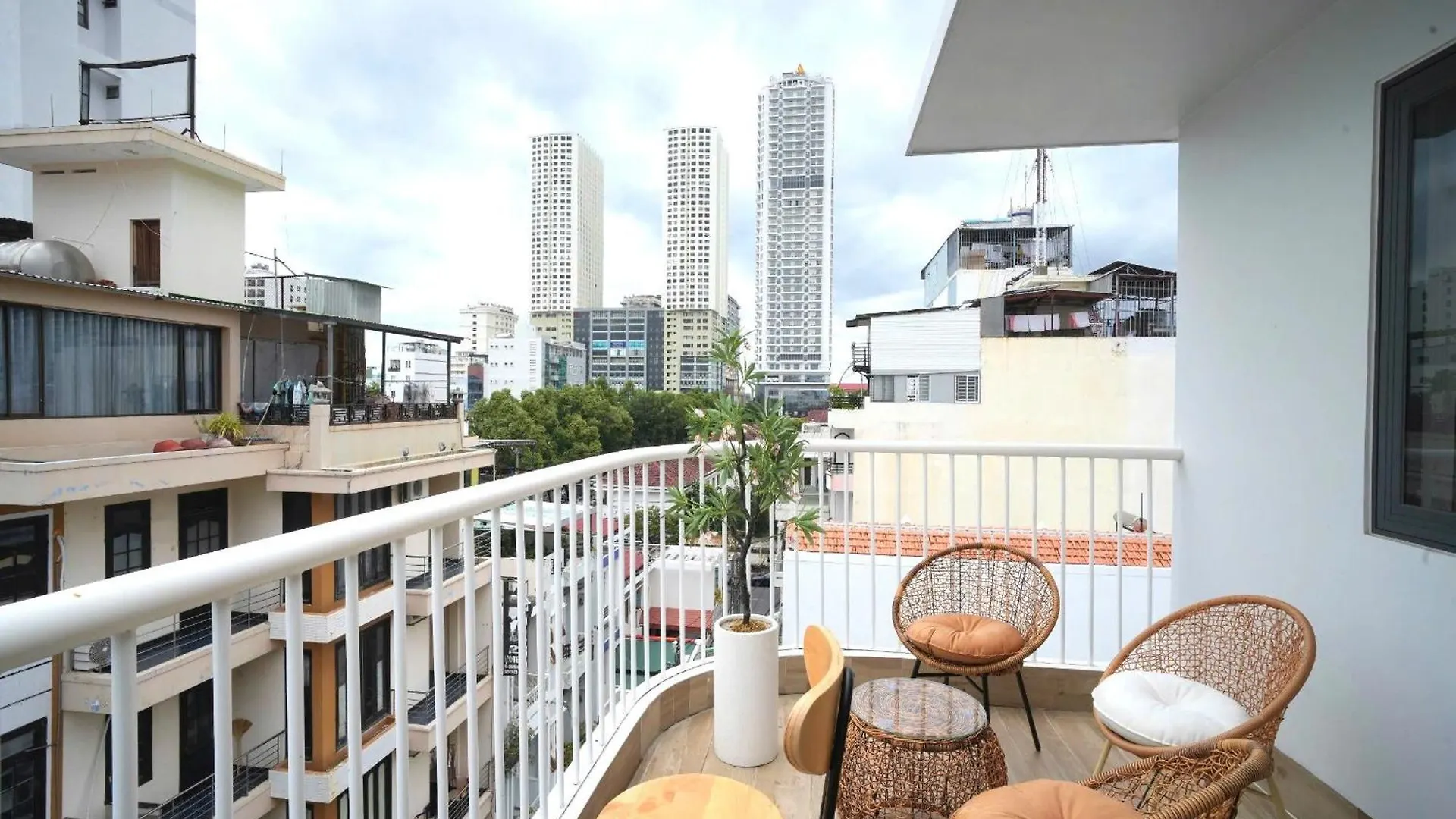 S Lux Apartment Central Near Beach Nha Trang